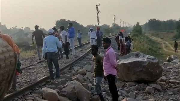 DRM ने जिस रेलखंड का निरीक्षण किया था, कुछ देर बाद वही ध्वस्त हो गया था, क्रेशर संचालक गिरफ्तार