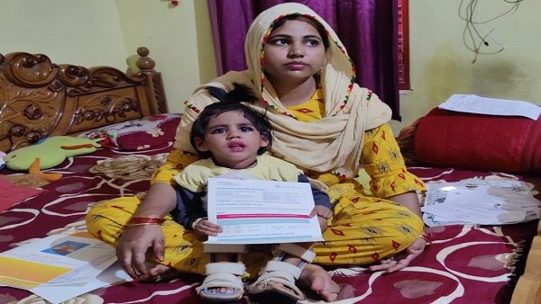 तिल-तिल जीवन खो रही यह बच्ची, दुर्लभ बीमारी से पीड़ित, इलाज में आ रहा 18 करोड़ खर्च
