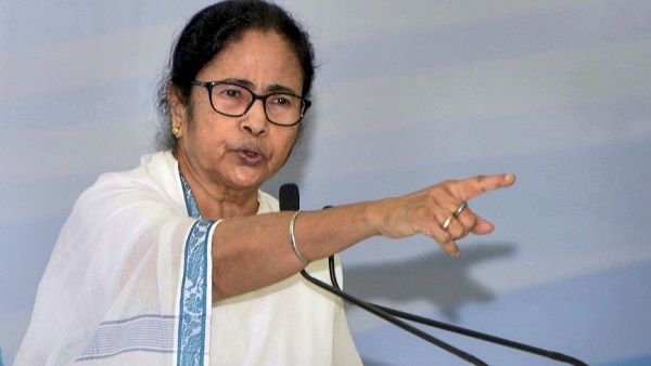 बांग्लादेश से आए शरणार्थियों को ममता बनर्जी ने बताया भारत का नागरिक, बोलीं- वोटर लिस्ट में नाम जुड़वा लीजिए
