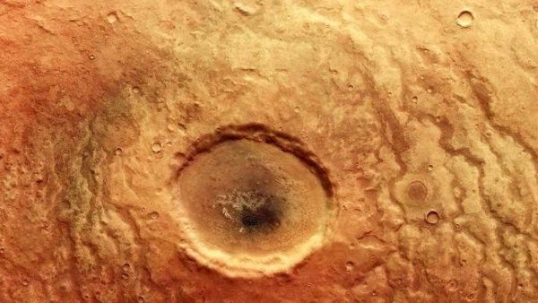 मंगल पर अब दिखी 30 KM की 'घूरती हुई आंख', पहली तस्वीर आई सामने