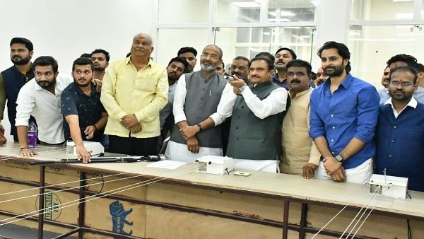 मंत्री भूपेंद्र सिंह का अलग अंदाज, हाथ में उठाई रायफल, लोड कर साधा निशाना, कर दिया फायर!