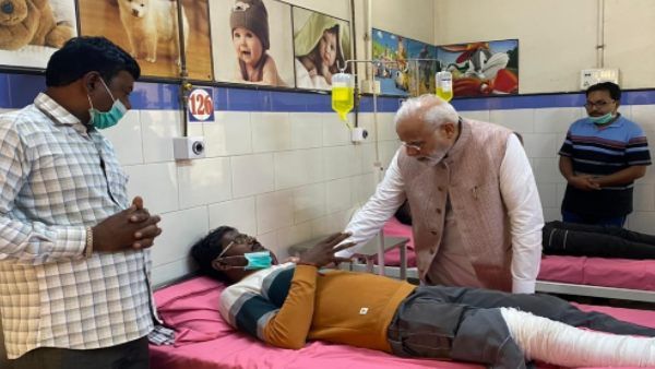 Morbi Cable Bridge Collapse: PM मोदी ने जान गंवाने वाले पीड़ितों के परिवार से की मुलाकात