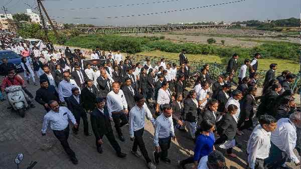 Gujarat Election 2022: मोरबी में चुनाव प्रचार से क्यों भाग रहे हैं उम्मीदवार ? BJP प्रत्याशी का जानिए हाल