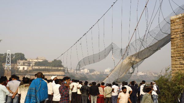 Morbi Bridge Tragedy: सरकारी व्यवस्था और कंपनियों के लालच पर सवाल उठाता मोरबी हादसा