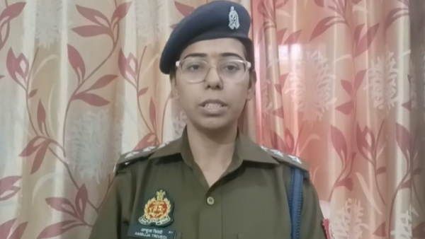 Banda : एक पडोसी ने दूसरे के घर फेंक दिए मांस के टुकड़े, घटना सीसीटीवी में कैद, मुकदमा दर्ज़