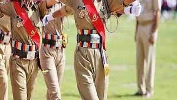 Gorakhpur News: सीएम योगी ने एनसीसी कैडेटो का बढ़या उत्साह, कहा देशा सेवा को रखें सर्वोपरि