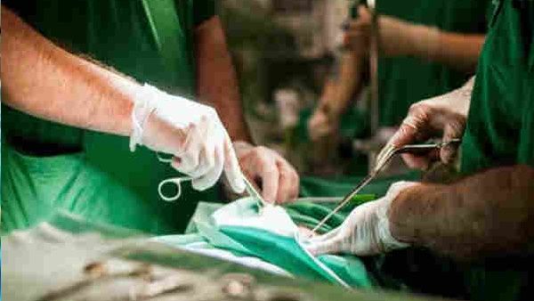 डॉक्‍टरों ने ऑपरेशन करते हुए पेट में छोड़ा सर्जिकल मॉप, चार साल बाद महिला ने जीती ये लड़ाई