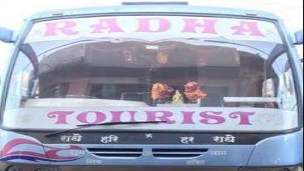 Amazing Theft: घर के बाहर खड़ी बस चोरी, आधी रात को किया हाथ साफ