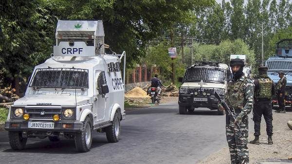 कश्मीर में लश्कर के 4 आतंकी गिरफ्तार, विस्फोटक प्लांट करने की बना रहे थे योजना