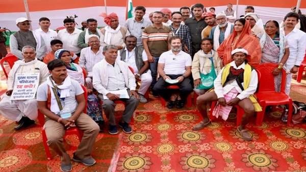 Rahul Gandhi की Bharat Jodo Yatra में पहुंचा ‘जबलपुर का चुटका’, विस्थापितों की लड़ाई लड़ने का भरोसा
