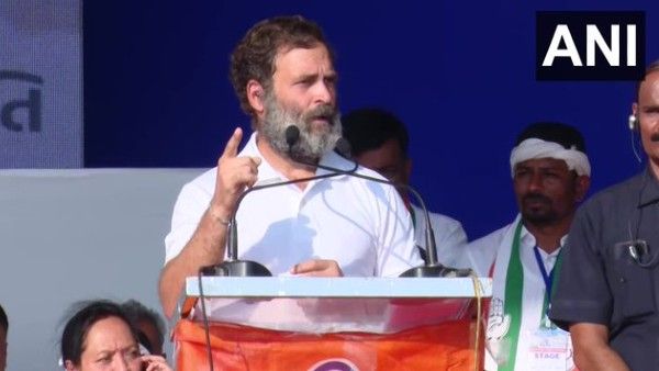 Gujarat Election:सूरत में अपनी पहली रैली में BJP पर बरसे राहुल, कहा-'आदिवासी भारत के पहले मालिक, लेकिन...'