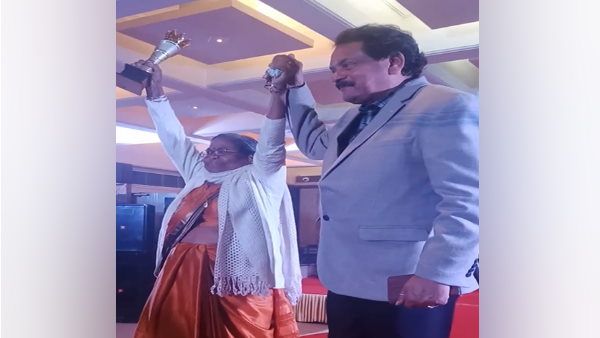 आगरा सांसद प्रो. एसपी सिंह बघेल का 80 साल की वृद्धा के साथ शानदार कैटवाक, वीडियो सोशल मीडिया पर वायरल