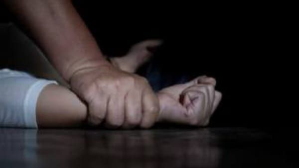 Rewa news : कलयुगी चाचा ने अपनी दो भतीजियों के साथ किया रेप, दुधमुंही बच्चियों ने मां को सुनाई आपबीती