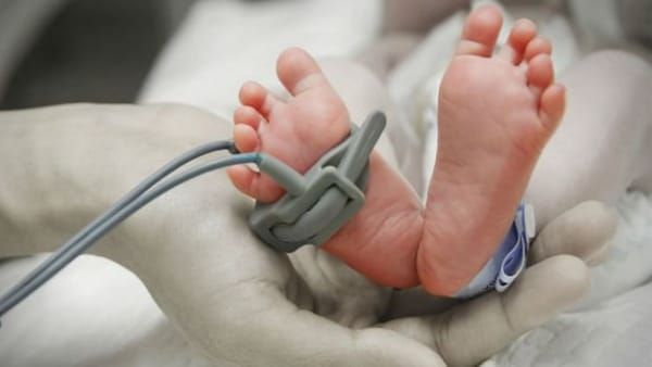 Rewa news : अस्पताल में जन्म देने के बाद नवजात को छोड़ फरार हो गयी नाबालिग मां