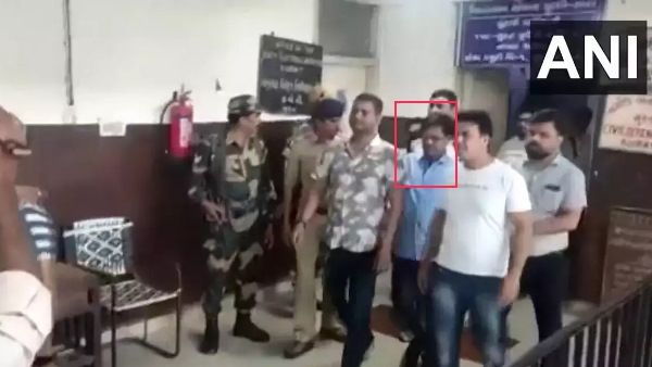 स्वेच्छा से नामांकन लिया वापस