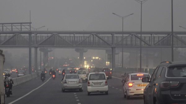 Delhi Air Pollution:लोगों को ICU में पहुंचा रही है दिल्ली की जहरीली हवा, एक्सपर्ट्स ने जारी किया अलर्ट