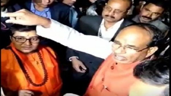 ओडिशा में युवती की हत्या मामले में साध्वी प्रज्ञानंद सीएम से मिली, बोली—सीबीआई जांच कराएं