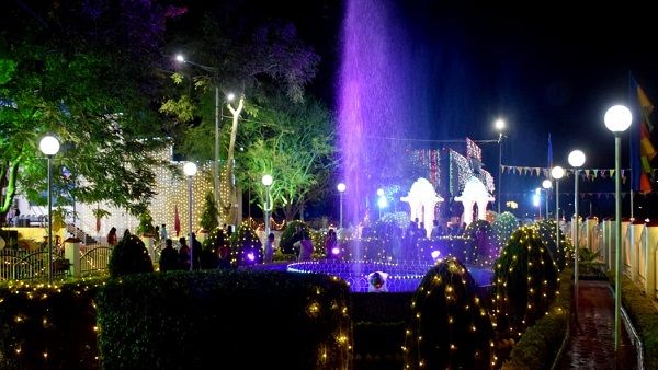 Gour Jayanti: देश का यह शहर मना रहा दीपावली, रोशनी में नहाया पूरा शहर, घर-घर दीप जले