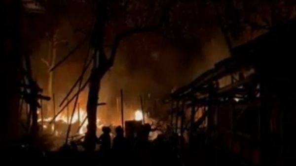 Siliguri Cylinder Blast: सिलीगुड़ी में सिलिंडर फटने से लगी आग, कई घरों में फैली लपटें