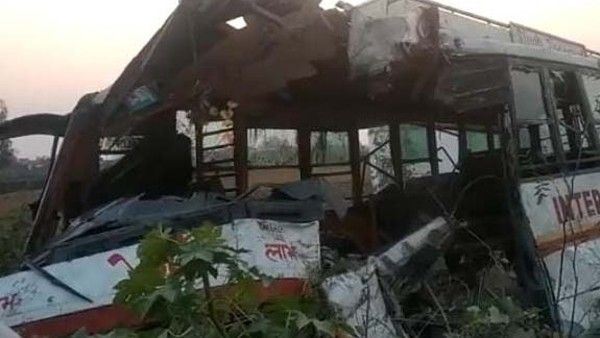 Uttarakhand: बाल दिवस पर पिकनिक मनाने जा रहे थे बच्चे, बस पलटने से 2 की मौत