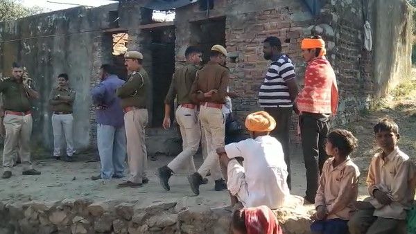 Rajasthan : उदयपुर के एक घर में पति-पत्‍नी व चार बेटों के शव, हत्‍या व सामूहिक आत्‍महत्‍या में उलझी पहेली
