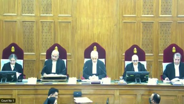 Upper Cast Reservation: सुप्रीम कोर्ट का फैसला, जारी रहेगा आर्थिक आधार पर आरक्षण