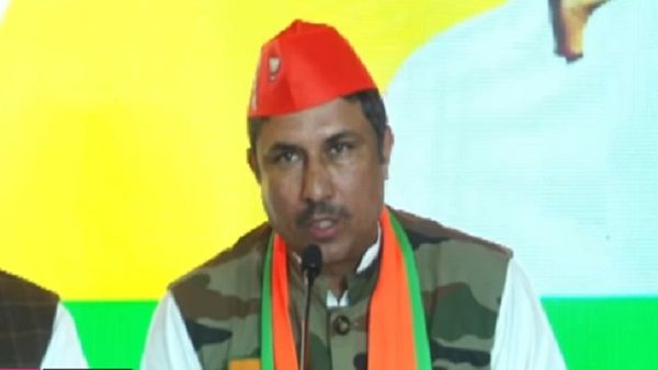 MCD चुनाव से पहले आप को बड़ा झटका, पूर्व विधायक सुरेंद्र सिंह भाजपा में शामिल