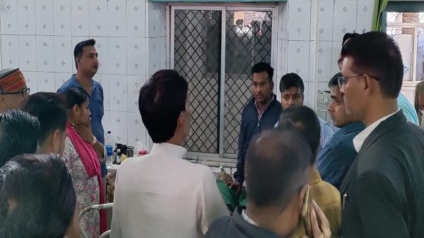 कलेक्टर ने जिस लेखापाल को सस्पेंड किया, दूसरे दिन उसकी मौत हो गई