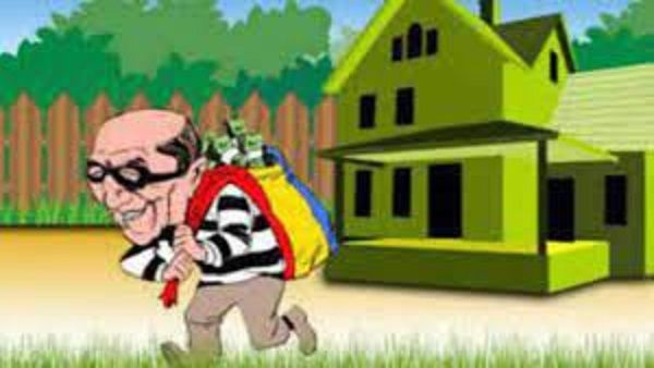 Gorakhpur: शादी में गया था पूरा परिवार, चोरों ने खाली की तिजोरी