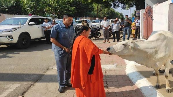 उमा भारती ने चौरा कबीर आश्रम के अंधेरे के बहाने BJP पर ही साधा निशाना
