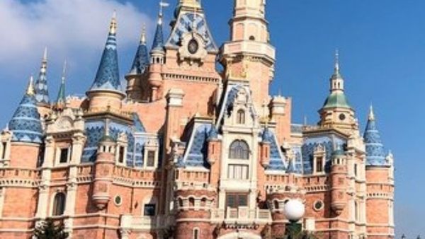 चीन में कोरोना रोकने के नाम पर सरकार का तांडव, शंघाई डिजनीलैंड में बंद किए गये पर्यटक, देखें वीडियो