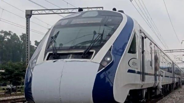 मुंबई जा रही Vande Bharat Express की चपेट में आने से महिला की मौत, गुजरात में हादसा