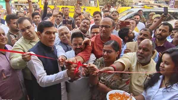 Varanasi के पहले स्मार्ट बस स्टेशन का नगर विकास मंत्री ने किया शुभारंभ, जनता को किया गया समर्पित किया