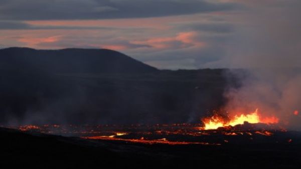 अगर कोई ज्वालामुखी में गिर जाए तो क्या होगा? सामने आया दिल दहला देने वाला Video, 87 लाख लोगों ने देखा