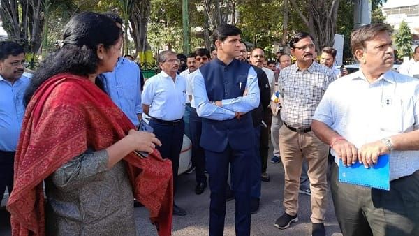 Indore में प्रवासी भारतीय सम्मेलन की तैयारी, महापौर और निगमायुक्त ने दौरा कर जाना हाल