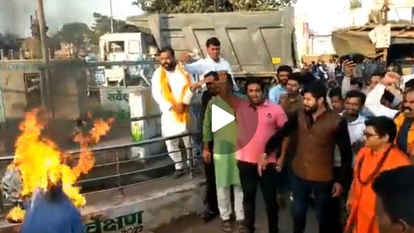 BJP सांसद प्रज्ञा ठाकुर ने CM अशोक गहलोत का फूंका पुतला, इस्तीफे की मांग करते हुए कही ये बात