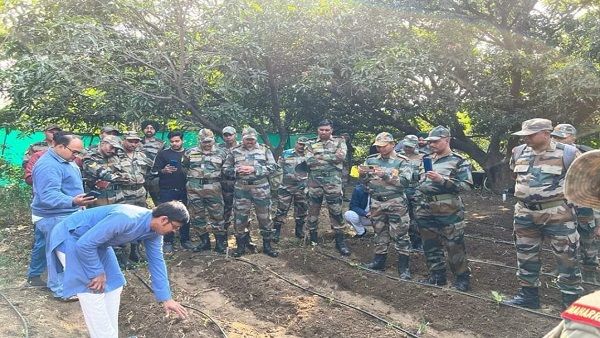 इंडियन आर्मी भी सीख रही मल्टीलेयर फॉर्मिंग, आकाश चौर​सिया ने बताई बारीकियां