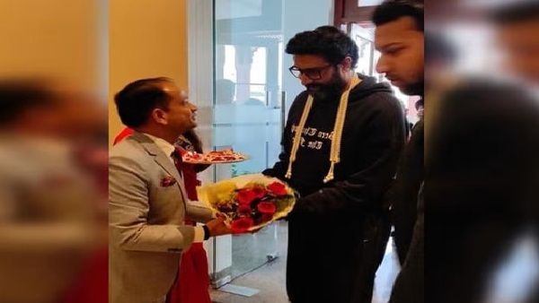 ओरछा में 'जूनियर बच्चन' का बुंदेली अंदाज में स्वागत, बेव सीरिज की शूटिंग करेंगे