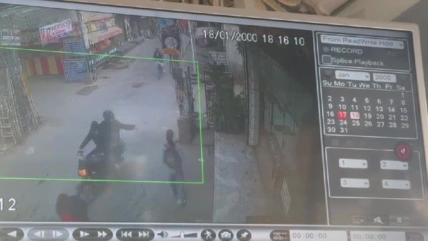 Delhi: द्वारका में लड़के ने छात्रा पर फेंका तेजाब, CCTV फुटेज आया सामने