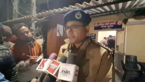 Bareilly Breaking : थाने के अंदर घुसकर पुलिसकर्मी को मारी गोली, घटना सीसीटीवी में हुई कैद