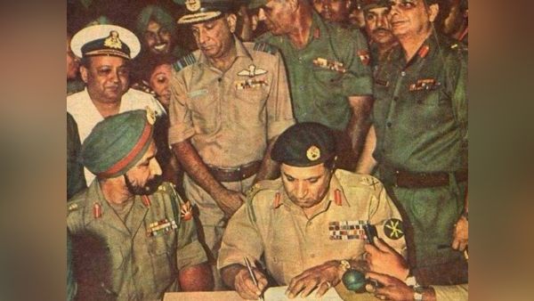 तालिबान ने 1971 युद्ध की फोटो शेयर कर पाकिस्तान को धमकाया, कहा- देश में घुसे तो वैसा ही होगा हाल