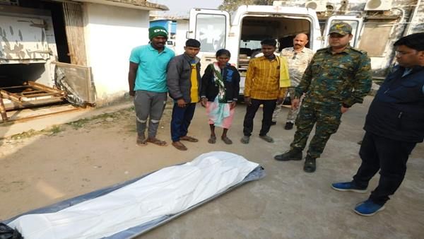 Encounter: हॉक फ़ोर्स मुठभेड़ में मारे नक्सलियों के शव परिजनों को सौंपे, बालाघाट मंडला जिले में हुआ था एनकाउंटर