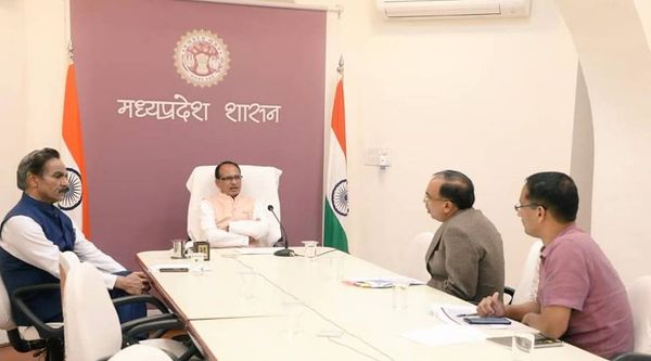 Coronavirus: एमपी में बूस्टर डोज पर जोर, सीएम शिवराज ने ली हाईलेवल मीटिंग, बोले सावधान रहने की जरुरत