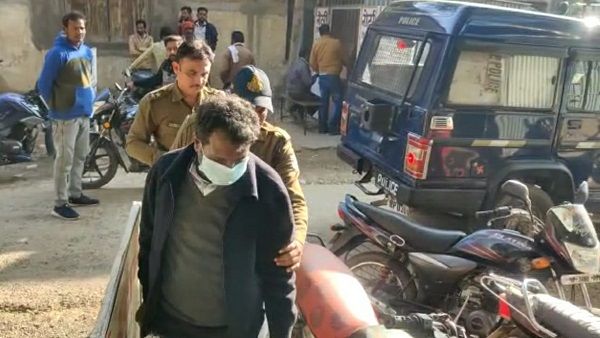 धर्मांतरण के आरोपी शहर से भागने की फिराक में थे, पुलिस ने घेराबंदी कर पकड़ा