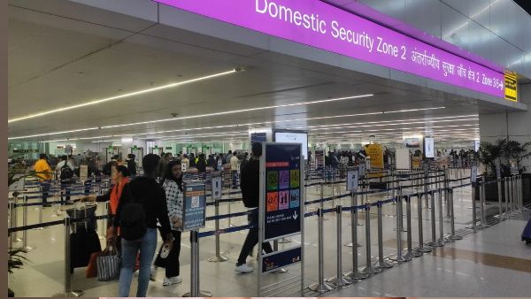दिल्ली एयरपोर्ट की भीड़ को कंट्रोल करने के लिए तैनात होंगे 1400 अतिरिक्त CISFजवान, हुई उच्‍चस्‍तरीय बैठक