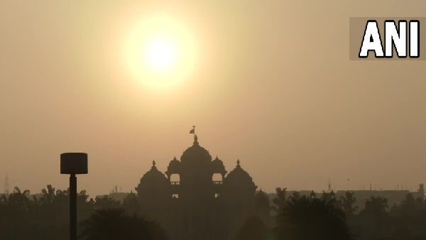 दिल्ली में हुआ साल का आखिरी सूर्यास्त, देखें अद्भुत तस्वीरें