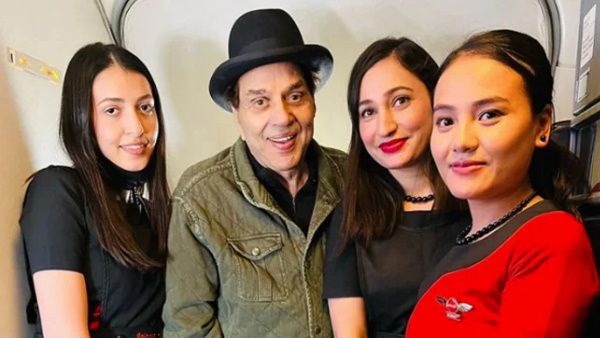 SpiceJet ने एयर होस्टेस के साथ धर्मेंद्र की तस्वीर पर लिखा 'रेड-हॉट गर्ल्स', महिला आयोग ने लगा दी क्लास