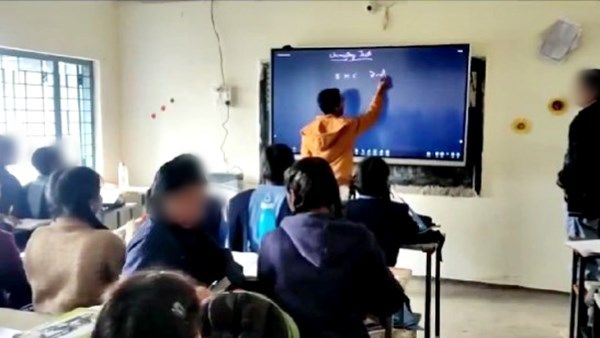 Dindori News: BEO ससुर ने रेप के आरोपी दामाद को रख लिया गर्ल्स स्कूल में टीचर, जिस पर मच गया बबाल