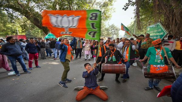 MCD Chunav results : कूड़े के 3 पहाड़ों के बोझ तले दब गयी भाजपा!