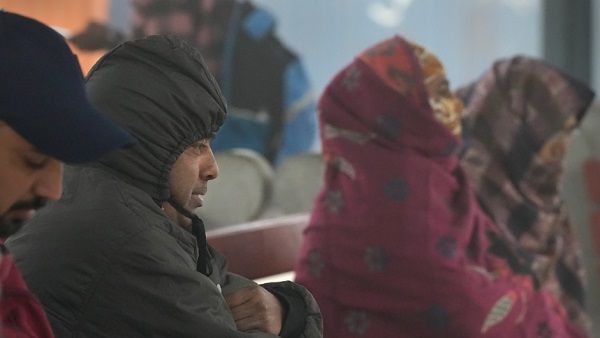 Cold Wave in North India: शीतलहर की चपेट में उत्तर भारत, कोहरे के चलते सड़क हादसे में 3 की मौत, 40 घायल